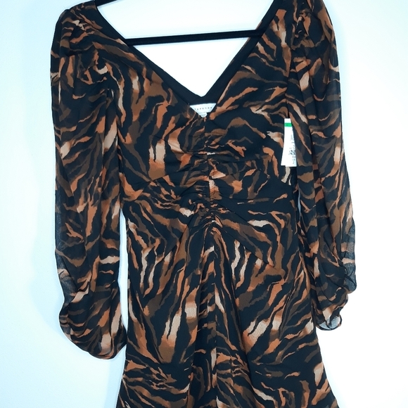 NWT Topshop Ruched Tiger Print Billow Sleeve V Front and Back Size 2P Dress - Picture 4 of 10